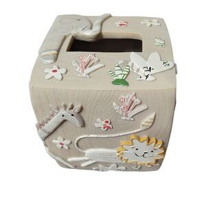Nursery tissue holder 